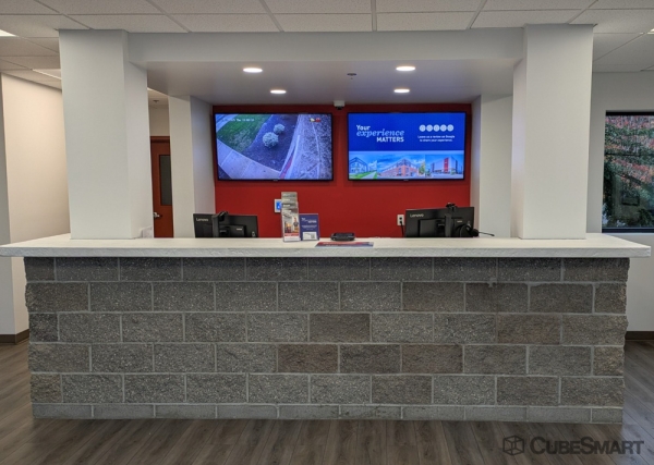 Facility photo: //images.sparefoot.com/medium/2384906975e11d83cb2.jpg