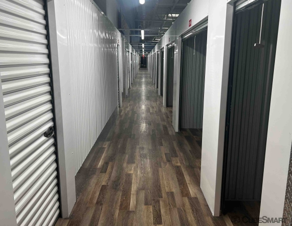 Facility photo: //images.sparefoot.com/medium/238522688339b944b16.jpg