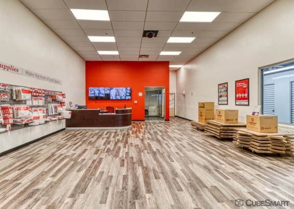 Facility photo: //images.sparefoot.com/medium/2385226985a6dda94ce.jpg