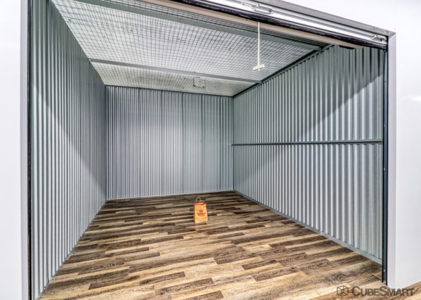 Facility photo: //images.sparefoot.com/medium/23852269fc46647cd40.jpg