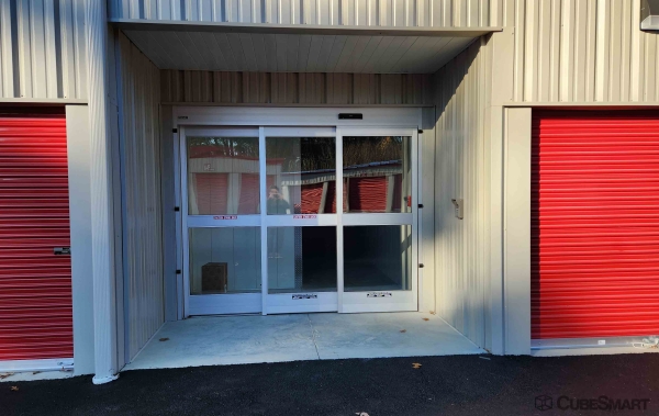 Facility photo: //images.sparefoot.com/medium/23852368833b957d813.jpg