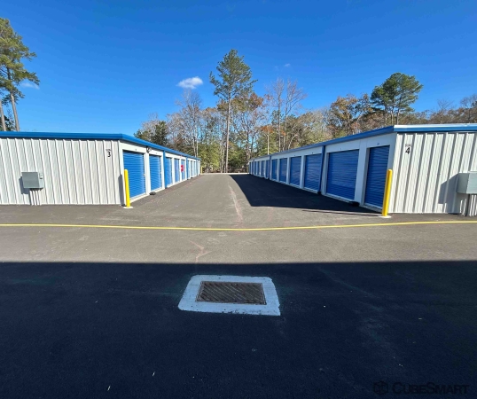 Facility photo: //images.sparefoot.com/medium/238534688c632e432af.jpg