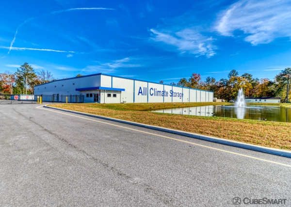 Facility photo: //images.sparefoot.com/medium/23853469143e3b0505e.jpg