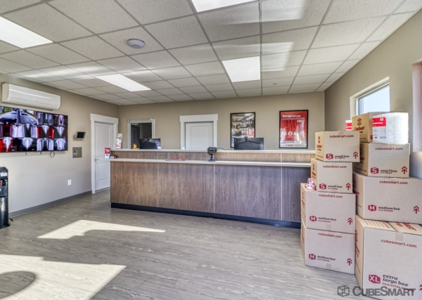 Facility photo: //images.sparefoot.com/medium/23853469143e3c43bb3.jpg