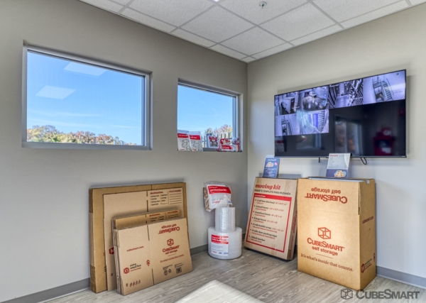 Facility photo: //images.sparefoot.com/medium/23853469143e3d64b61.jpg