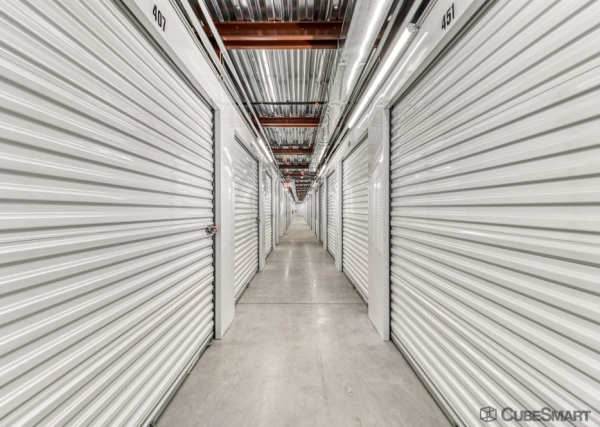 Facility photo: //images.sparefoot.com/medium/238534691ecbfeadbc3.jpg