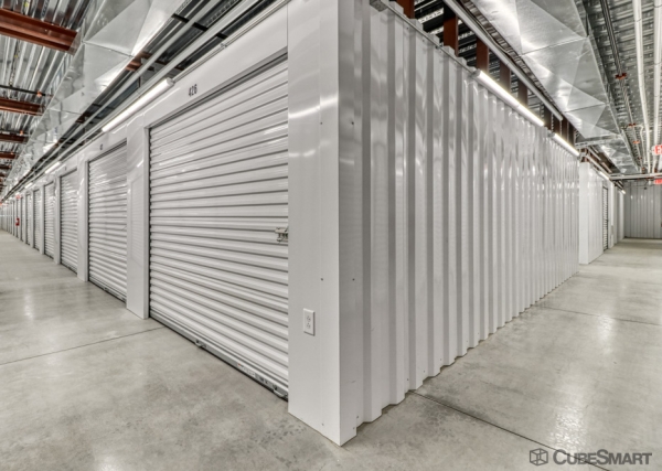 Facility photo: //images.sparefoot.com/medium/238534691ecc038bb52.jpg