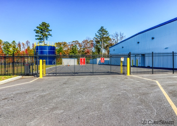 Facility photo: //images.sparefoot.com/medium/238534691ecc04d004d.jpg