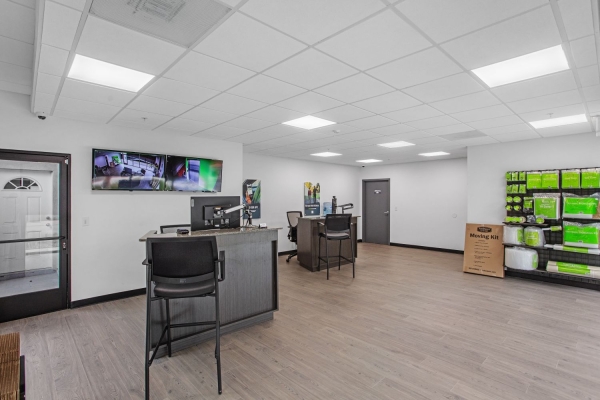 Facility photo: //images.sparefoot.com/medium/23853569942e001c36b.jpg