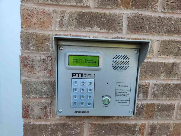 Facility photo: //images.sparefoot.com/medium/238552699430f32f232.jpg