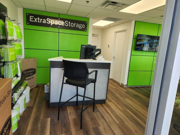 Facility photo: //images.sparefoot.com/medium/238552699430f457e8b.jpg