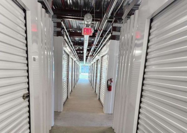 Facility photo: //images.sparefoot.com/medium/238552699430f68416b.jpg