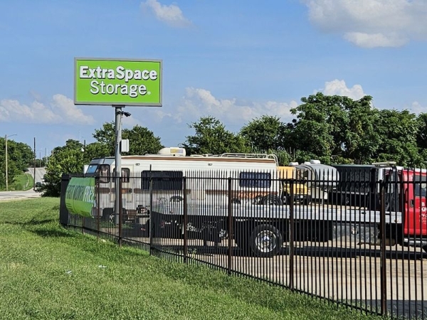 Storage Units at Extra Space Storage - 6530 - Dallas - 5656 Military Pkwy - 5656 Military Parkway