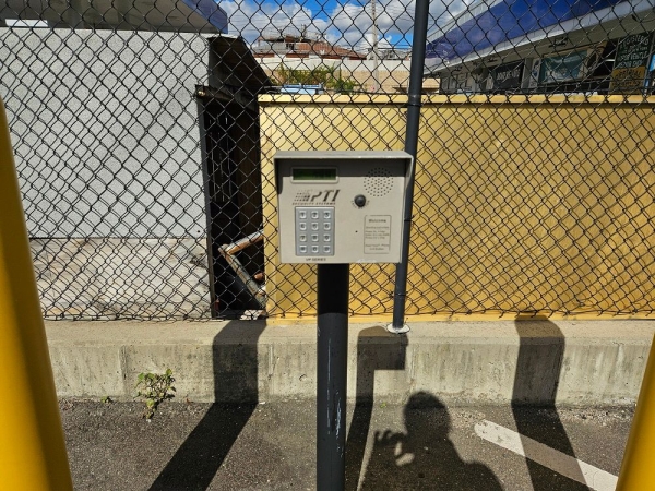 Facility photo: //images.sparefoot.com/medium/23857469943177af647.jpg