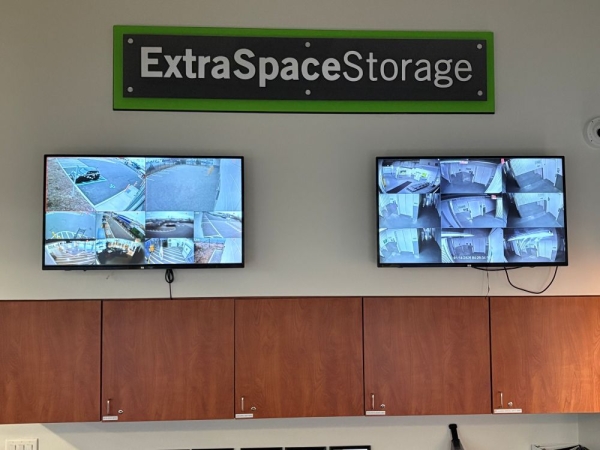 Facility photo: //images.sparefoot.com/medium/2385746994317c606e5.jpg