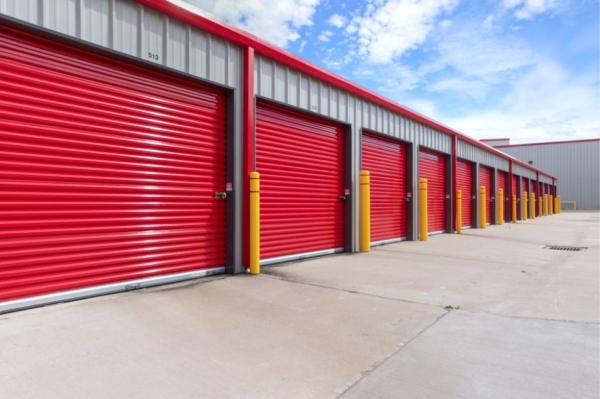 Facility photo: //images.sparefoot.com/medium/23858568b70629ed86b.jpg