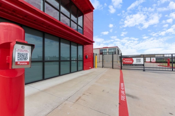 Facility photo: //images.sparefoot.com/medium/23858568b7062bc7432.jpg