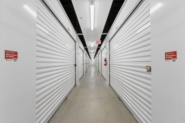 Facility photo: //images.sparefoot.com/medium/23858568b7062d7b0a6.jpg