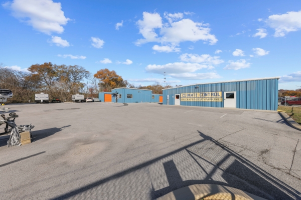 Facility photo: //images.sparefoot.com/medium/23859868dd63ce0754b.jpg