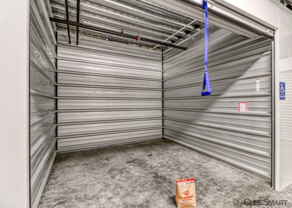 Facility photo: //images.sparefoot.com/medium/23862668834eae79378.jpg
