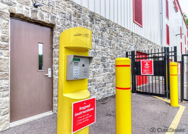 Facility photo: //images.sparefoot.com/medium/23862668834eb1ef058.jpg