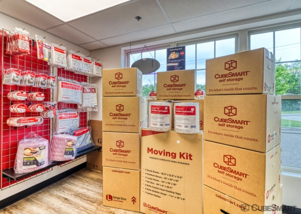 Facility photo: //images.sparefoot.com/medium/23862669f5bb7f7356b.jpg
