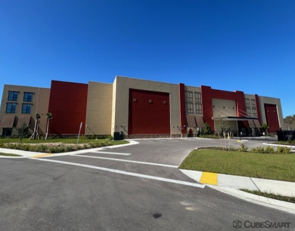 Storage Units at CubeSmart Self Storage - 3971 Colonial Blvd - FL - 3971 Colonial Boulevard