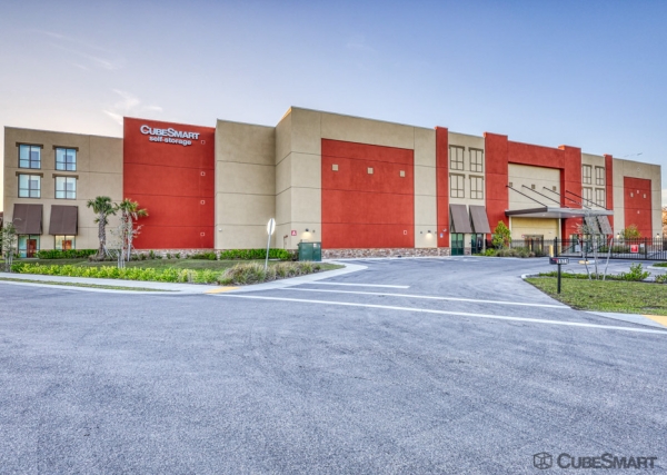 Storage Units at CubeSmart Self Storage - 3971 Colonial Blvd - FL - 3971 Colonial Boulevard