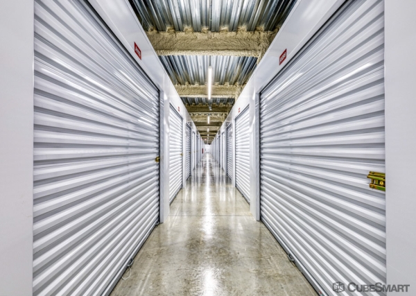 Storage Units at CubeSmart Self Storage - 3971 Colonial Blvd - FL - 3971 Colonial Boulevard