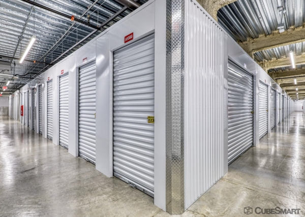 Storage Units at CubeSmart Self Storage - 3971 Colonial Blvd - FL - 3971 Colonial Boulevard
