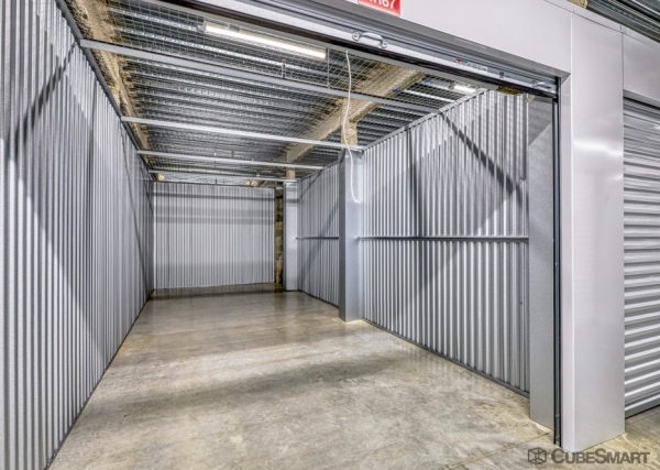 Storage Units at CubeSmart Self Storage - 3971 Colonial Blvd - FL - 3971 Colonial Boulevard