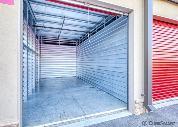 Storage Units at CubeSmart Self Storage - 3971 Colonial Blvd - FL - 3971 Colonial Boulevard