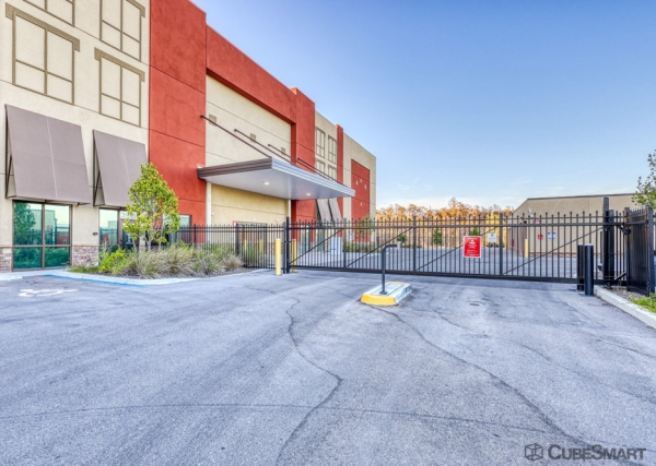 Storage Units at CubeSmart Self Storage - 3971 Colonial Blvd - FL - 3971 Colonial Boulevard