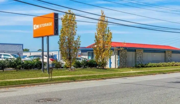 Mini Mall Storage - Memphis - Fontaine Rd