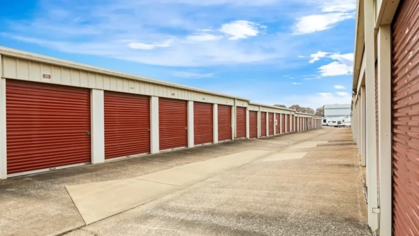 Facility photo: //images.sparefoot.com/medium/23870068d6c933ead0d.jpg