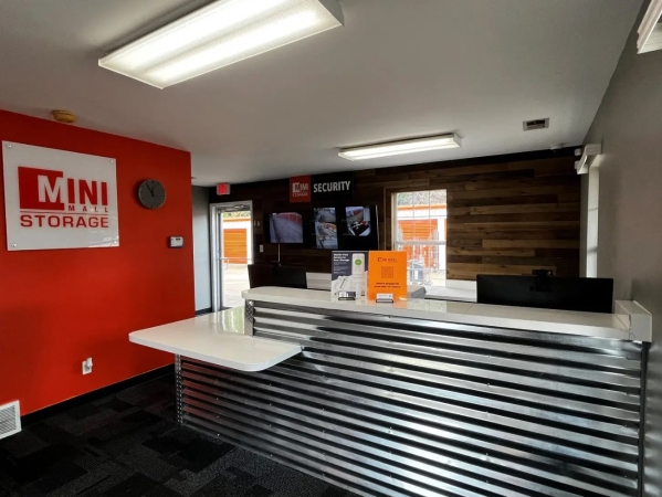 Facility photo: //images.sparefoot.com/medium/23870068d6c9350aacd.jpg