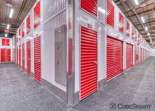 Facility photo: //images.sparefoot.com/medium/23870868a83017b435f.jpg
