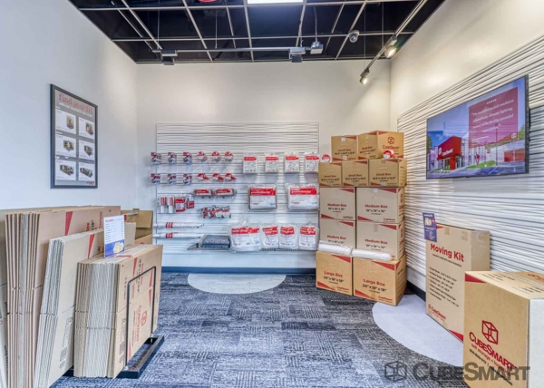 Facility photo: //images.sparefoot.com/medium/2387086a33b65b9a97d.jpg