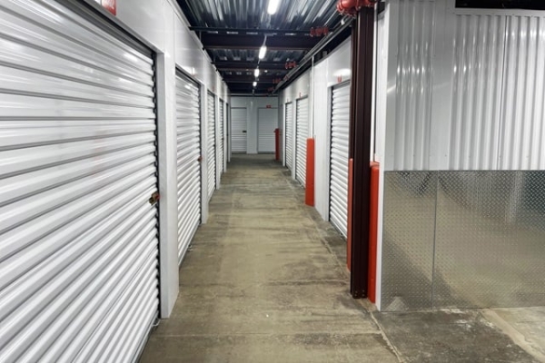 Facility photo: //images.sparefoot.com/medium/23871569e384015c568.jpg