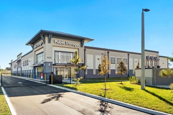 Facility photo: //images.sparefoot.com/medium/23871669e4d63f3fc78.jpg