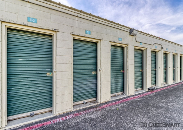 Facility photo: //images.sparefoot.com/medium/238720689325e7dba71.jpg