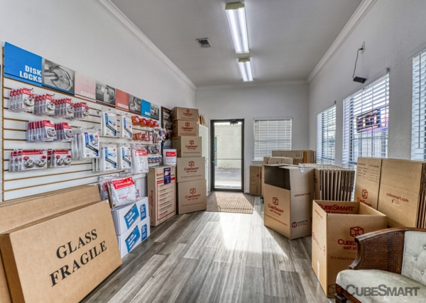 Facility photo: //images.sparefoot.com/medium/2387206943cafc991d7.jpg