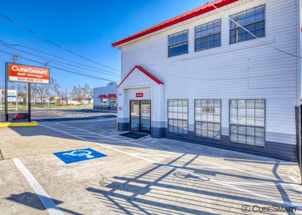 Facility photo: //images.sparefoot.com/medium/23872069dcb8564fc5f.jpg