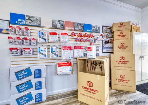 Facility photo: //images.sparefoot.com/medium/23872069df5ab1618c8.jpg