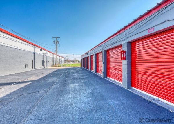 Facility photo: //images.sparefoot.com/medium/23872069e0a8126a355.jpg