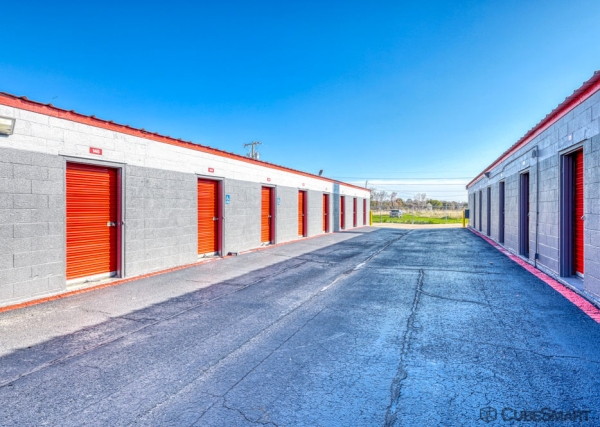 Facility photo: //images.sparefoot.com/medium/23872069e0a81372d3f.jpg