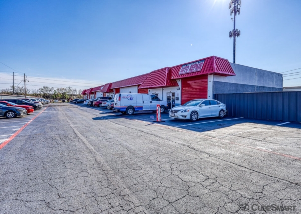 Facility photo: //images.sparefoot.com/medium/23872069e0a815cf8a6.jpg