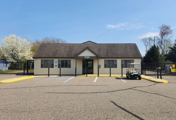Facility photo: //images.sparefoot.com/medium/23873169d64416078d6.jpg