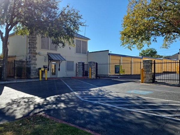 Storage Units at Extra Space Storage - 6611 - San Antonio - 16523 Huebner Rd - 16523 Huebner Road