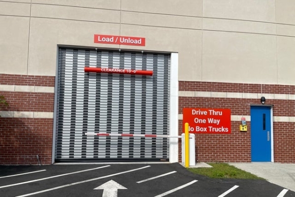 Facility photo: //images.sparefoot.com/medium/23876369e6281a05f2f.jpg